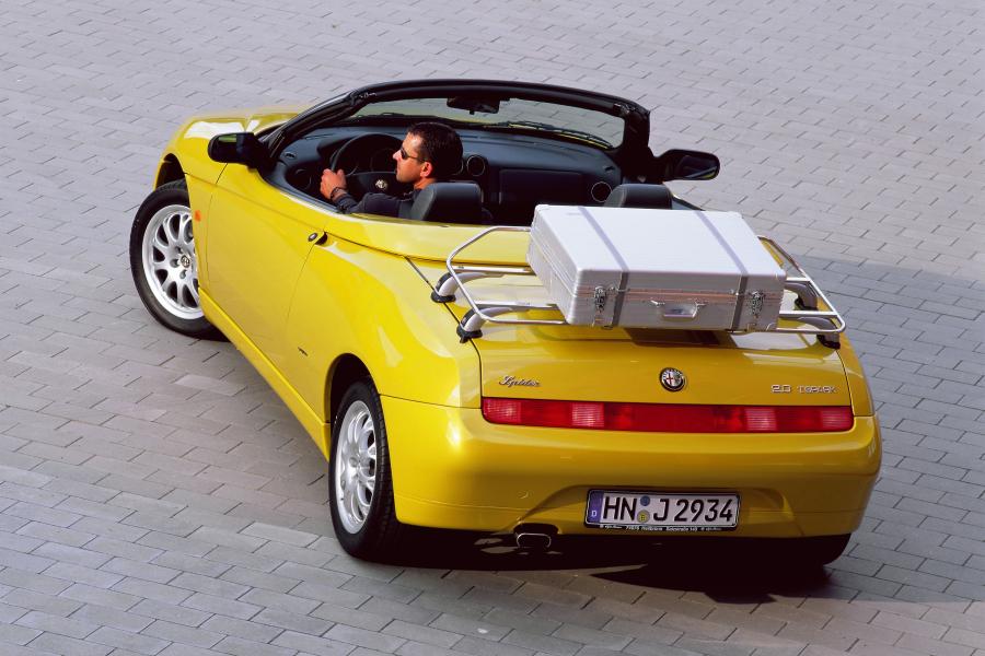  Alfa Romeo Spider (916S) 1998 года  (фото 2 из 12)
